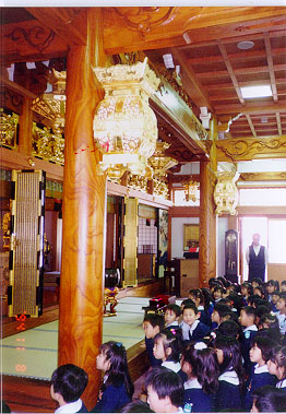 children in Buddhist temple
